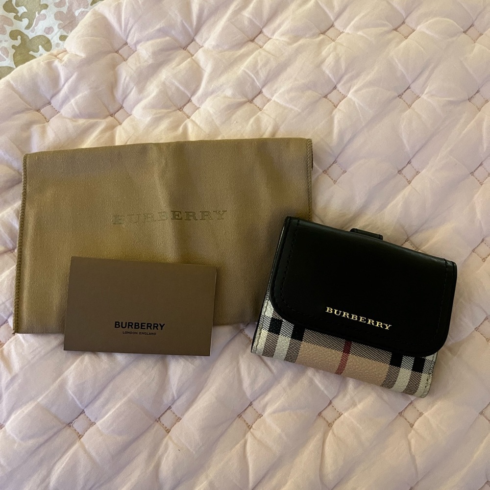 100% authentic 2021 Burberry bi fold wallet